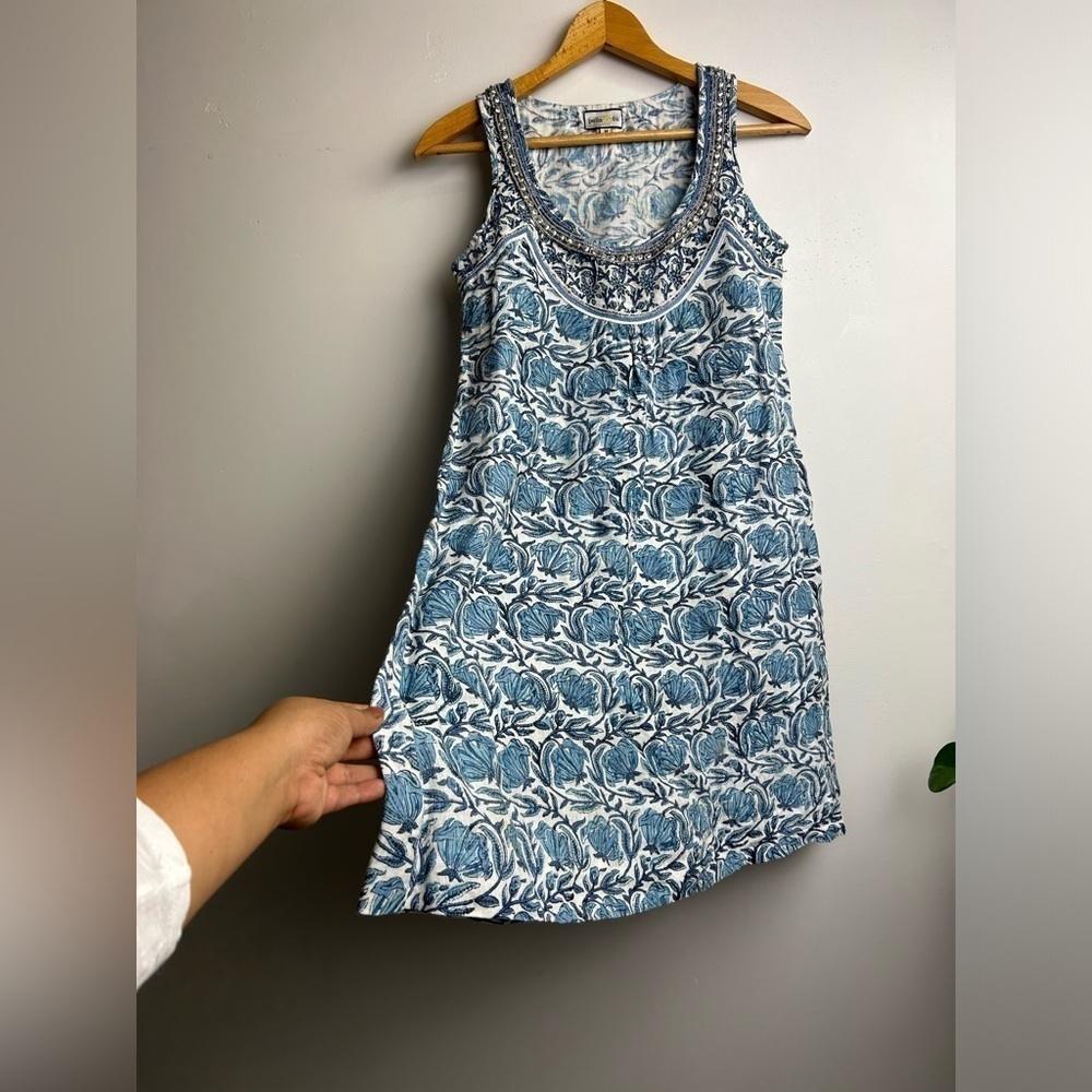 Bella tu Linen Mid dress Blue Floral Boho Embellished Neck Sleeveless Shift Sz M - Picture 3 of 15